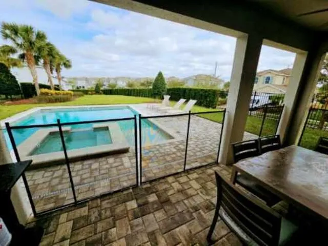 Kissimmee Florida Vacation Home Pool Safety Fence