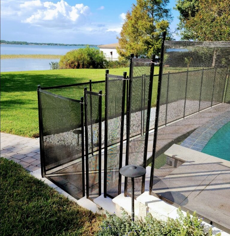 swimming pool fence removable fence with self-closing gate